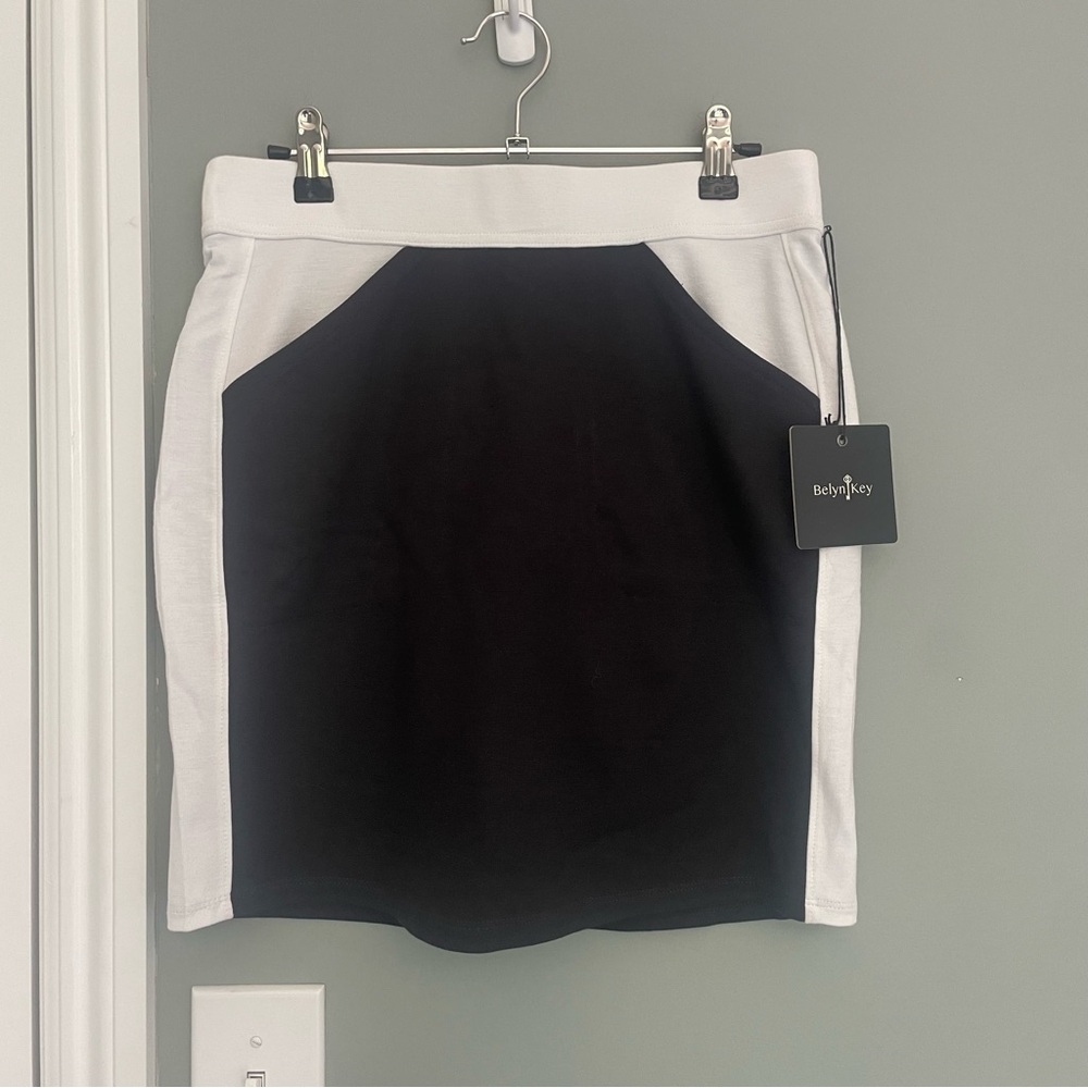 NWT Belyn Key Black White Golf Tennis Pull On Skort Four Pockets